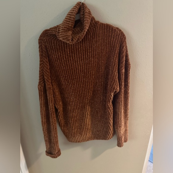 Amanda Maria sweater size small - Picture 2 of 3
